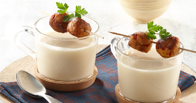 Soupe de pommes de terre Pompadour aux herbes & beignets de crabe